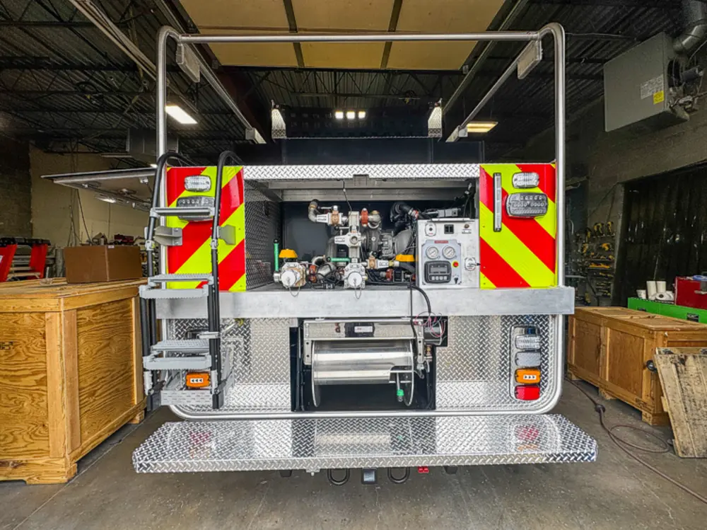 Unfinished body compartment structure in bay, photo 20 of 303.